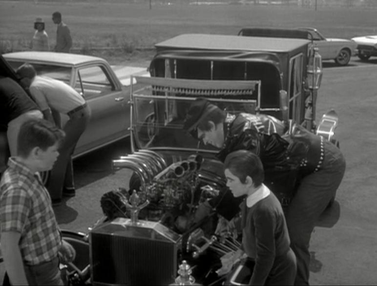 munster_koach_4_dragstrip